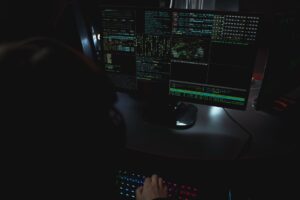 ターミナルでコードを記述するプログラミングのイメージ