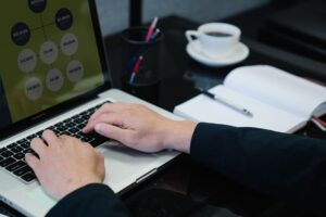 コマンド一つでSEO記事を自動投稿する運用のイメージ