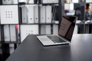 MacBook ProでmacOSをアップグレードするイメージ